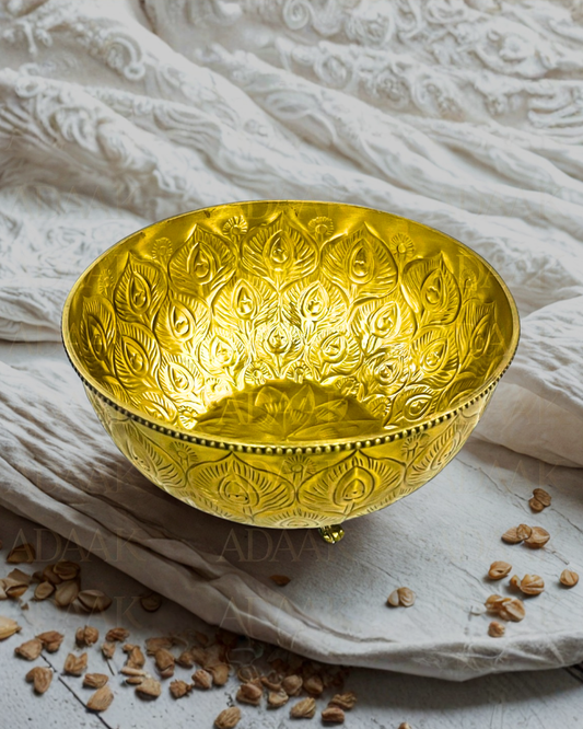 urli_peacock_feather_top_view