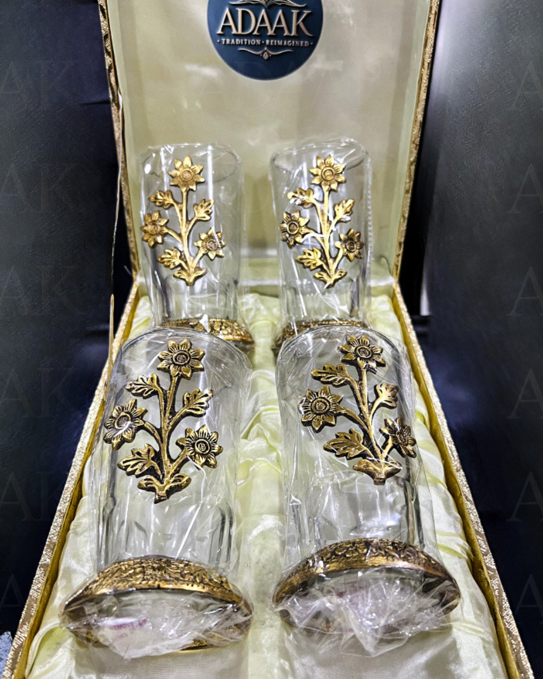 4 glass golden set border